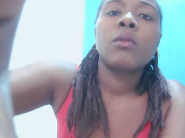 Tinah2 live cam on BongaCams
