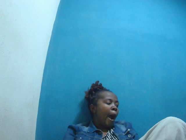 Tinah2 live cam on BongaCams