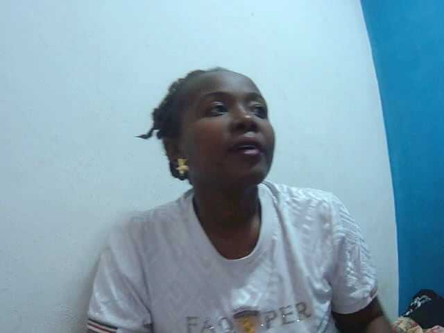Tinah2 live cam on BongaCams