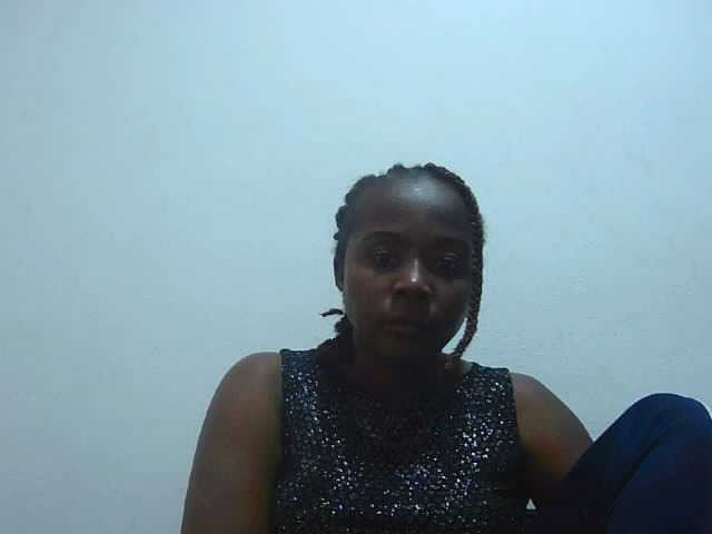 Tinah2 live cam on BongaCams