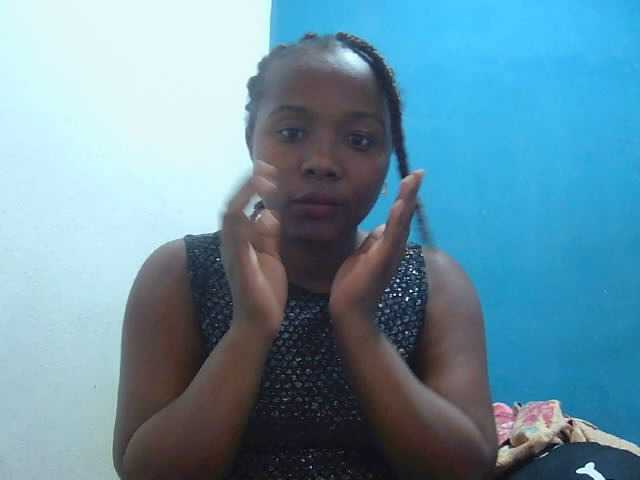 Tinah2 live cam on BongaCams