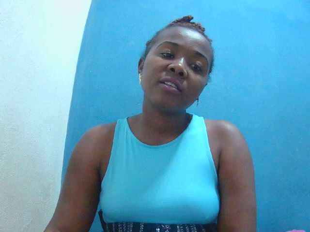 Tinah2 live cam on BongaCams