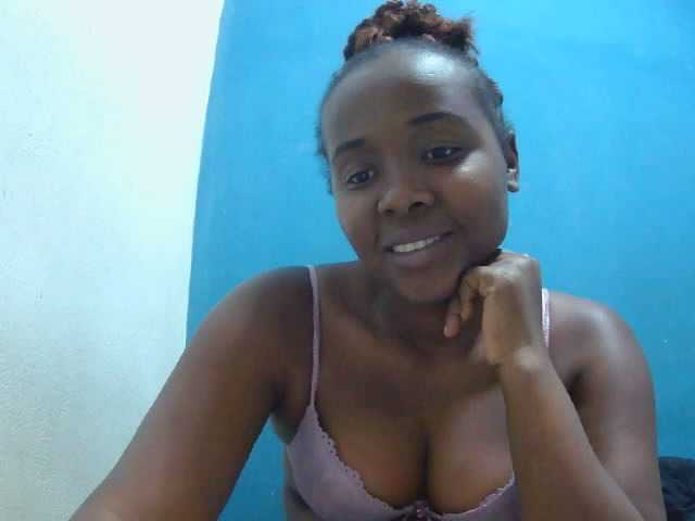Tinah2 live cam on BongaCams