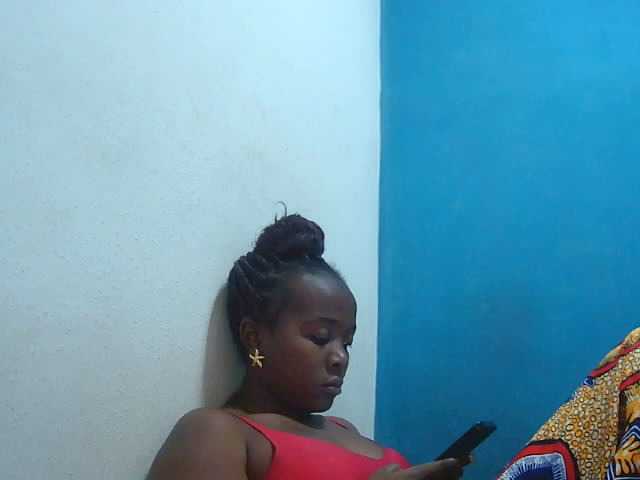 Tinah2 live cam on BongaCams