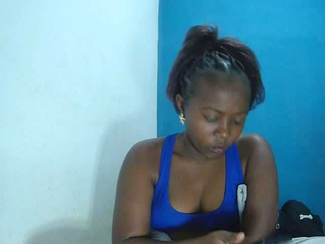 Tinah2 live cam preview