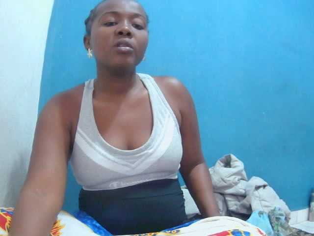 Tinah2 live cam on BongaCams