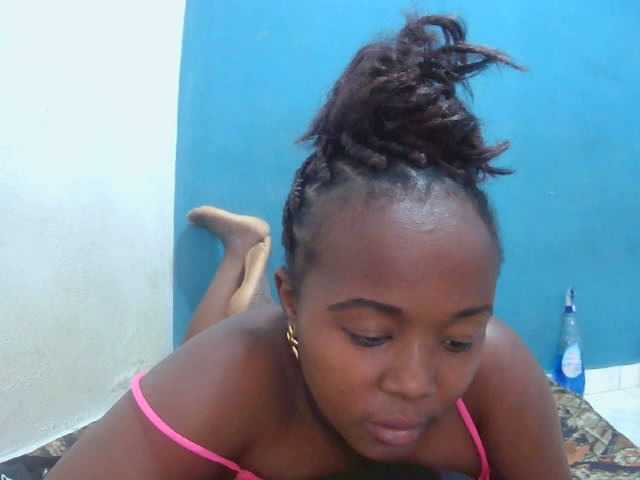 Tinah2 live cam on BongaCams