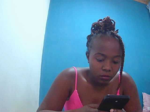 Tinah2 live cam on BongaCams