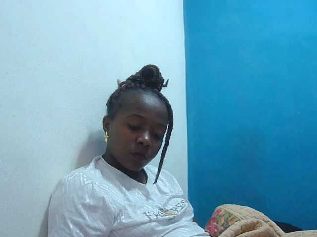 Tinah2 live cam on BongaCams
