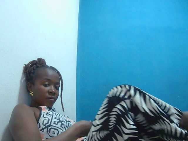 Tinah2 live cam on BongaCams