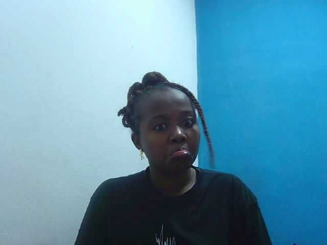 Tinah2 live cam on BongaCams
