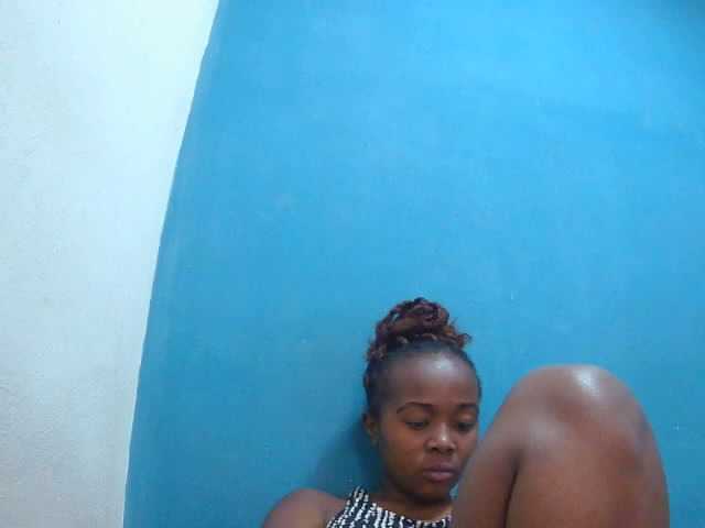 Tinah2 live cam on BongaCams