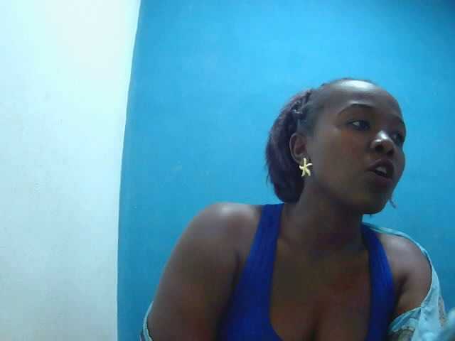 Tinah2 live cam on BongaCams