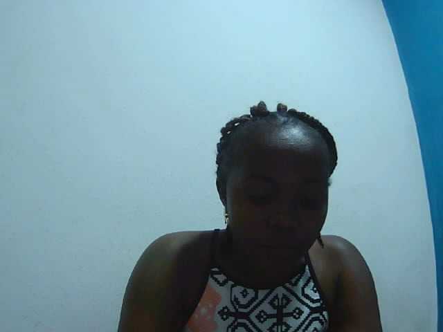 Tinah2 live cam on BongaCams