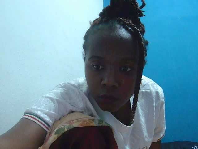 Tinah2 live cam on BongaCams