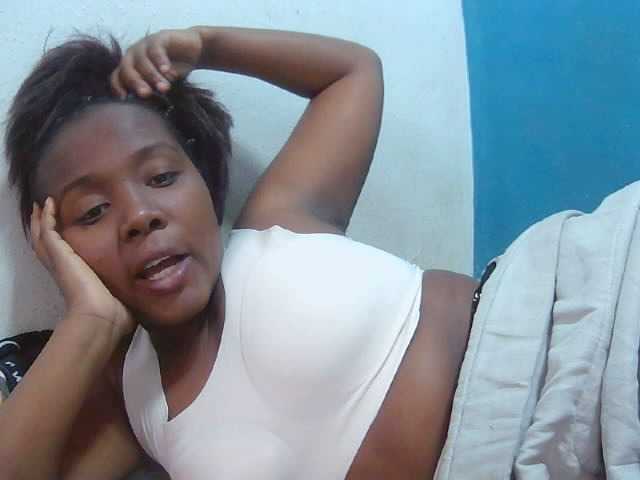 Tinah2 live cam preview
