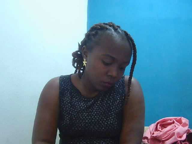 Tinah2 live cam on BongaCams