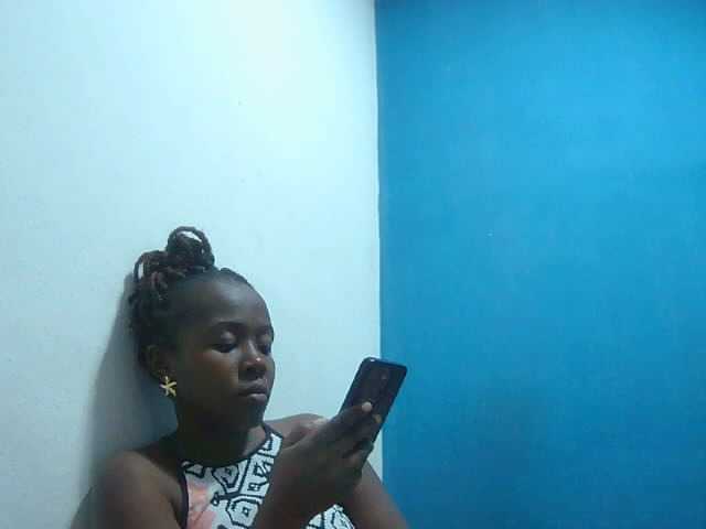 Tinah2 live cam on BongaCams
