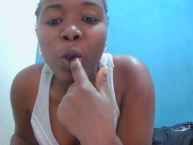 Tinah2 live cam on BongaCams