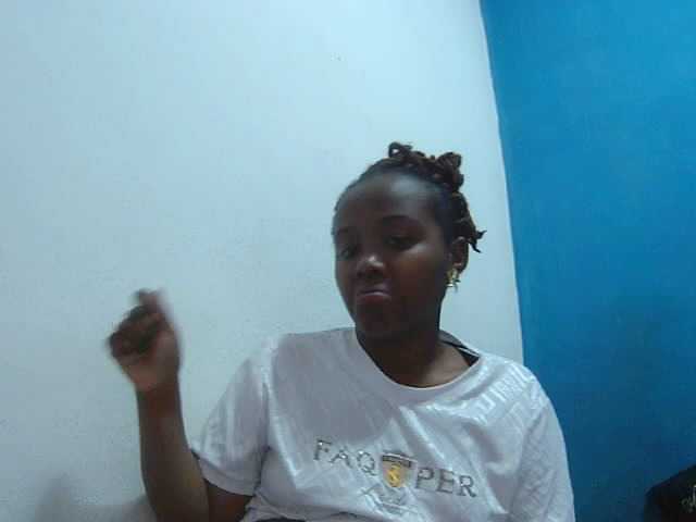 Tinah2 live cam on BongaCams