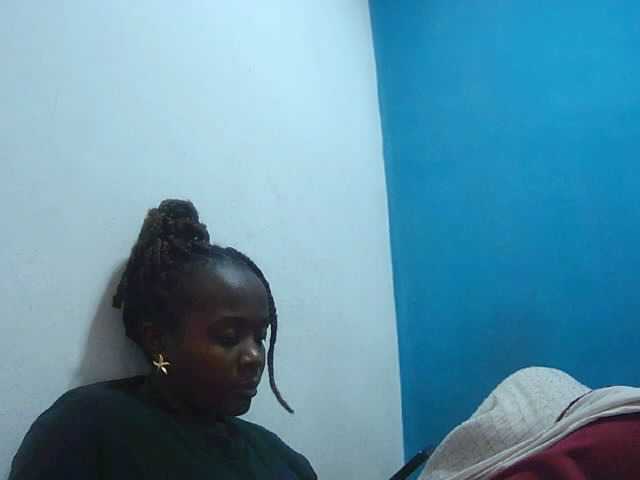 Tinah2 live cam on BongaCams