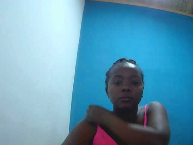 Tinah2 live cam on BongaCams