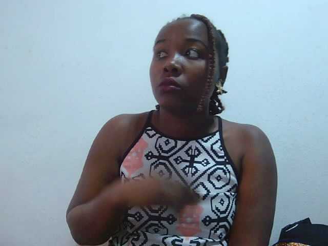 Tinah2 live cam on BongaCams