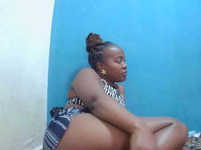 Tinah2 live cam on BongaCams