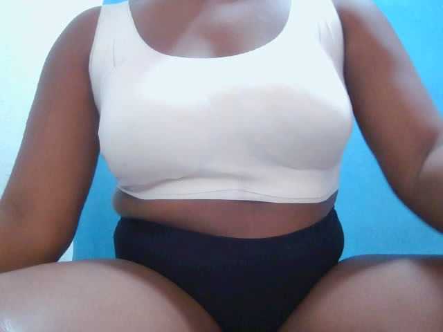 Tinah2 live cam on BongaCams