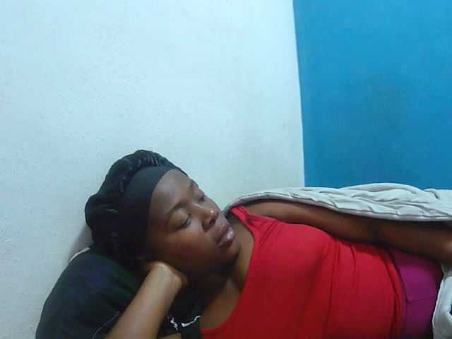 Tinah2 live cam on BongaCams