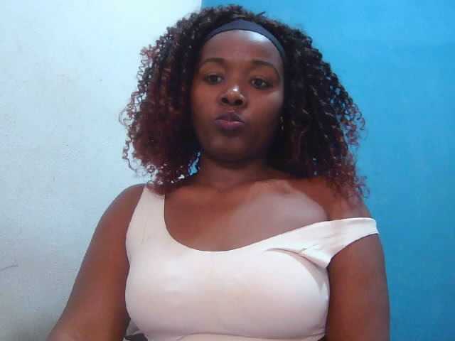 Tinah2 live cam on BongaCams