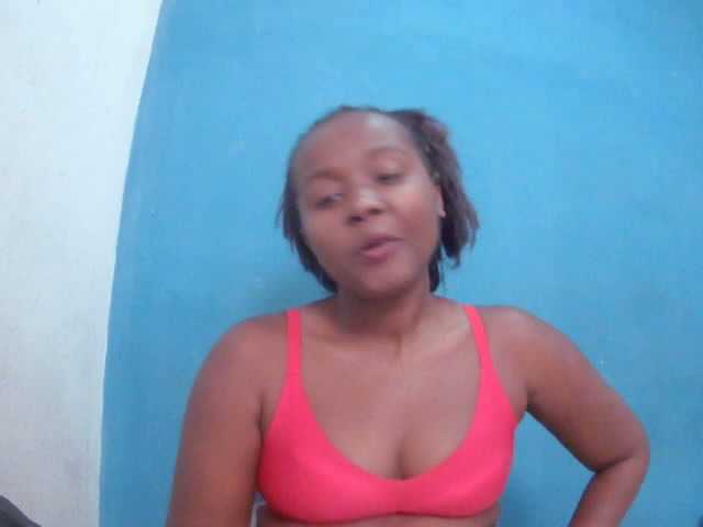Tinah2 live cam on BongaCams