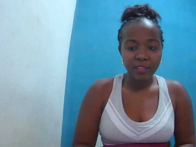 Tinah2 live cam on BongaCams