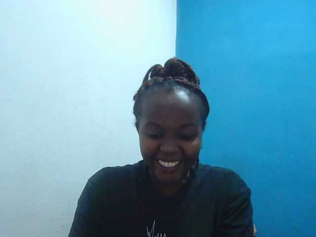 Tinah2 live cam on BongaCams