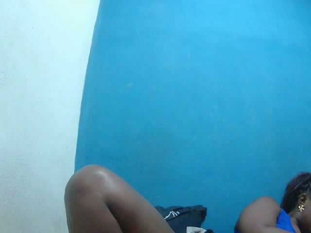 Tinah2 live cam on BongaCams