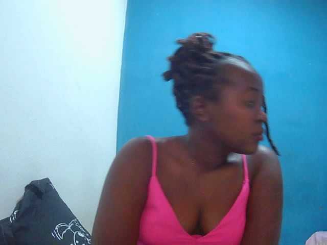 Tinah2 live cam on BongaCams
