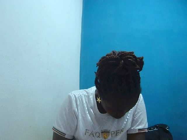 Tinah2 live cam on BongaCams