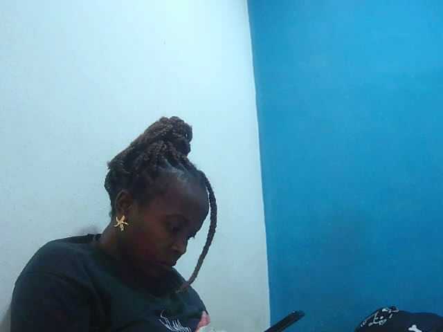 Tinah2 live cam on BongaCams