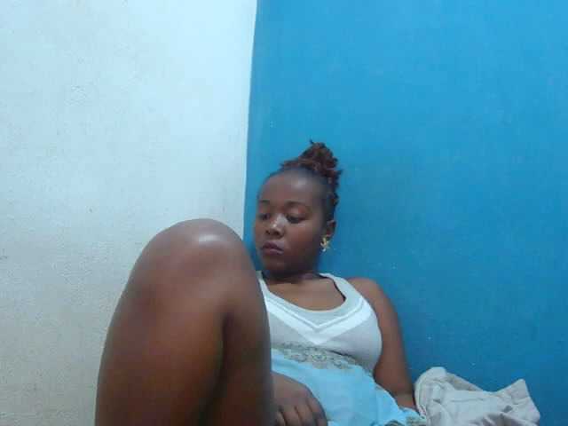 Tinah2 live cam on BongaCams