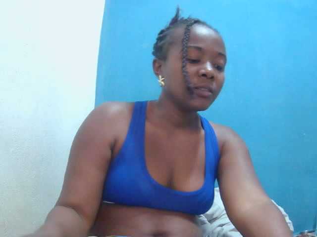 Tinah2 live cam on BongaCams