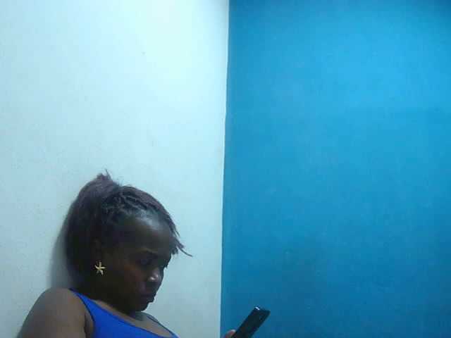 Tinah2 live cam on BongaCams