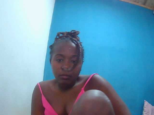 Tinah2 live cam on BongaCams