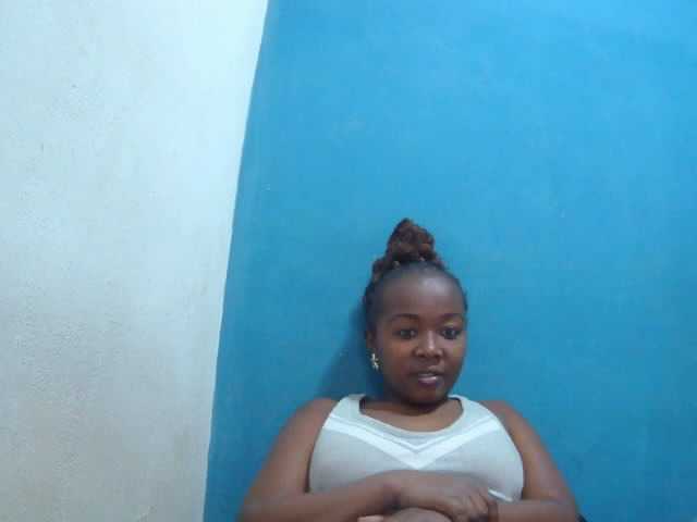 Tinah2 live cam on BongaCams