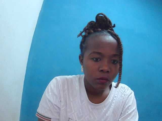 Tinah2 live cam on BongaCams
