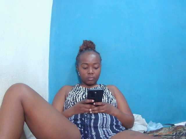 Tinah2 live cam on BongaCams