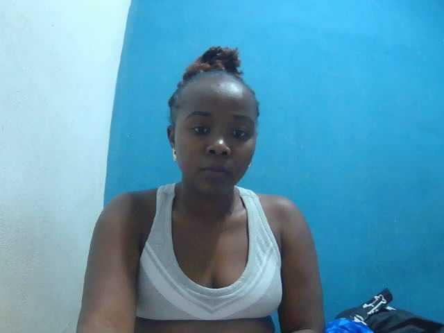 Tinah2 live cam on BongaCams