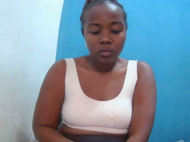 Tinah2 live cam on BongaCams