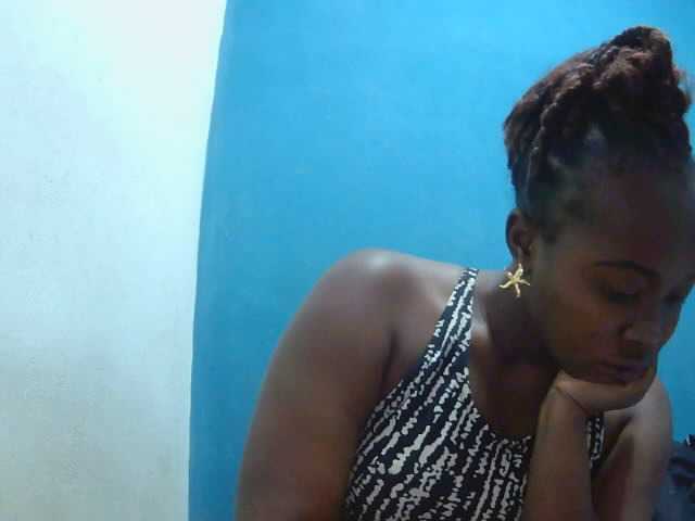Tinah2 live cam on BongaCams