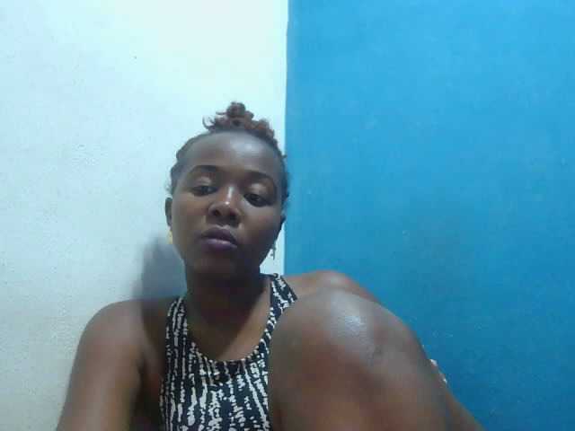 Tinah2 live cam on BongaCams