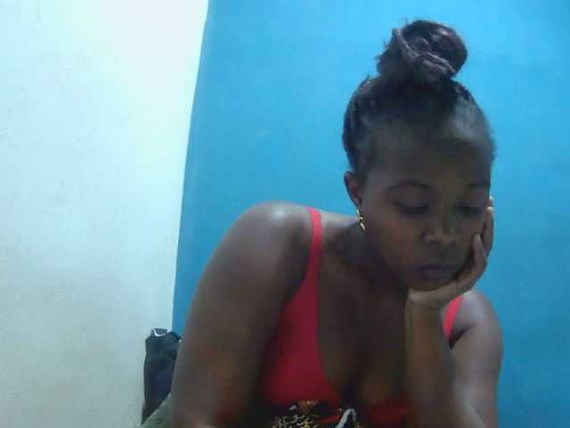 Tinah2 live cam on BongaCams